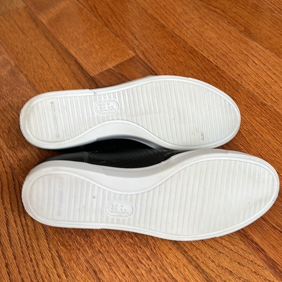 Munro Gabbie Black Snake Print Leather Sneakers - Picture 12 of 15